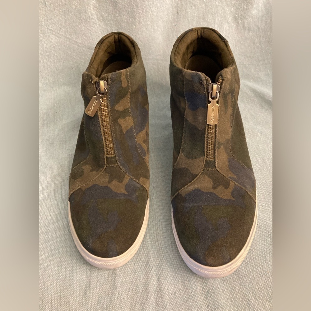 Blondo Glenda Suede Waterproof Wedge Sneakers in Green Camo - Picture 6 of 12